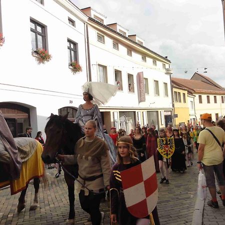 Penzion U Hradeb Znojmo Exteriör bild